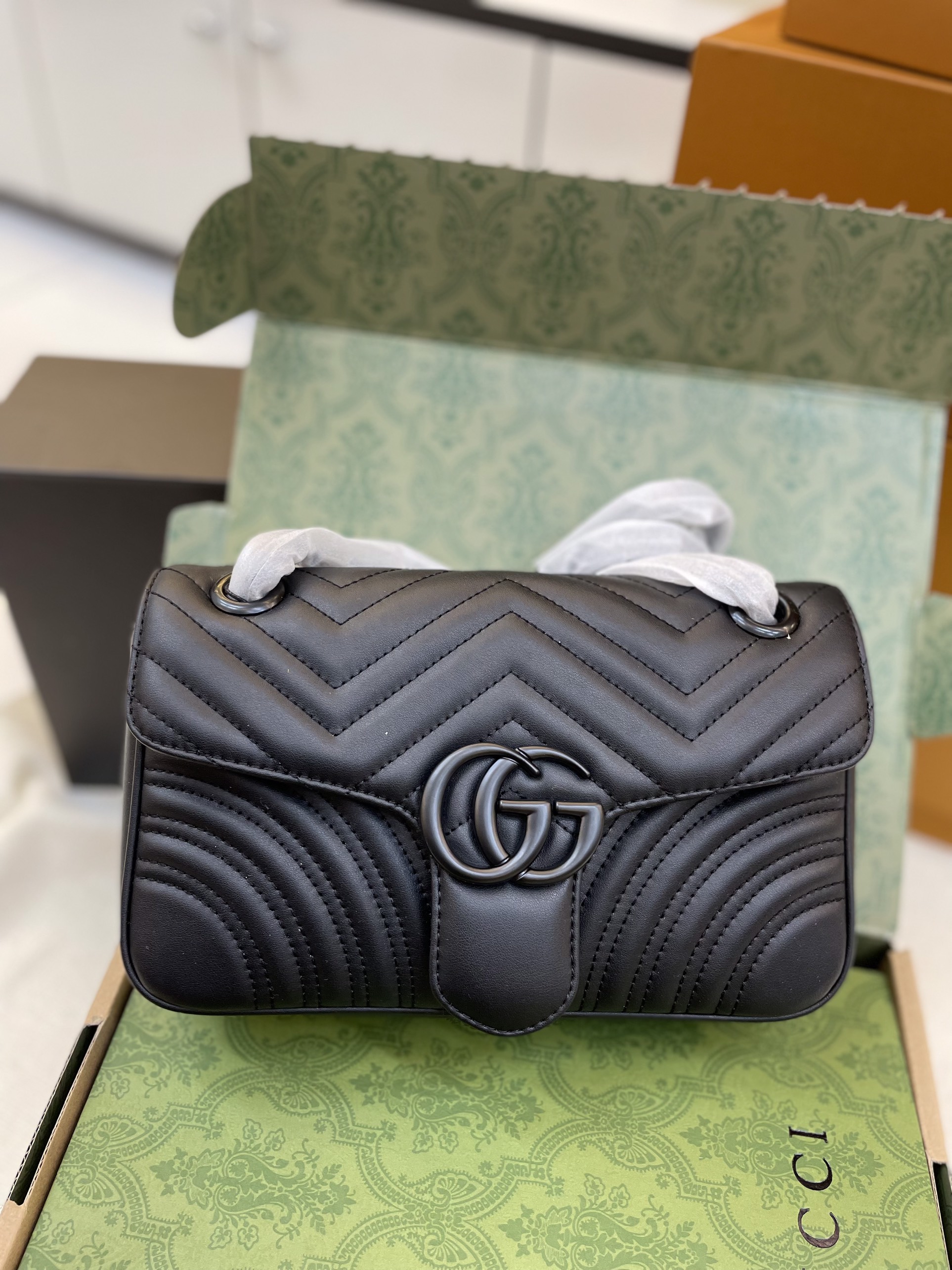 Túi Xách Gucci Marmont Super Black Lock in Black Size 26cm
